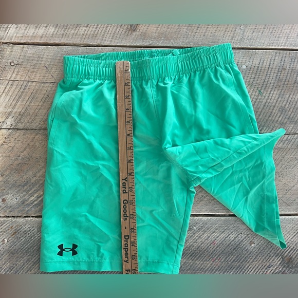 Under Armour Youth Vibrant Green Sports Shorts Size Large Pockets - Picture 7 of 8